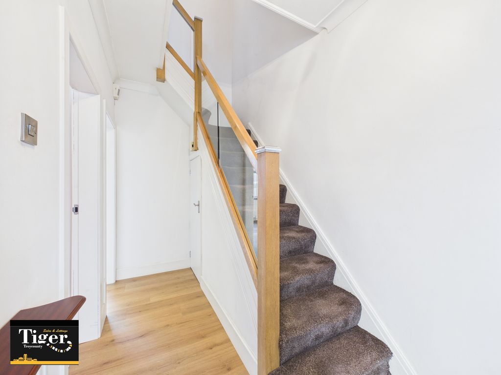 Property photo 2 of 22 Cam03440G0-Pr0538-Still002