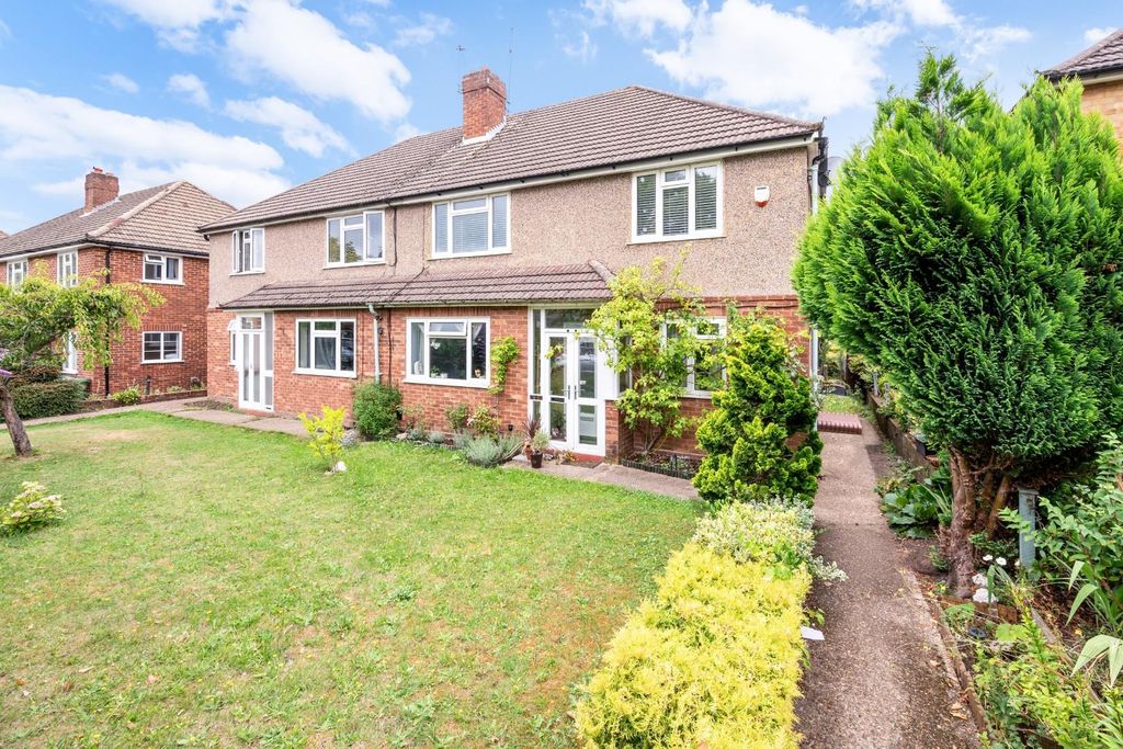 Property photo 1 of 14 Ardrossan Gardens  (14).Jpg