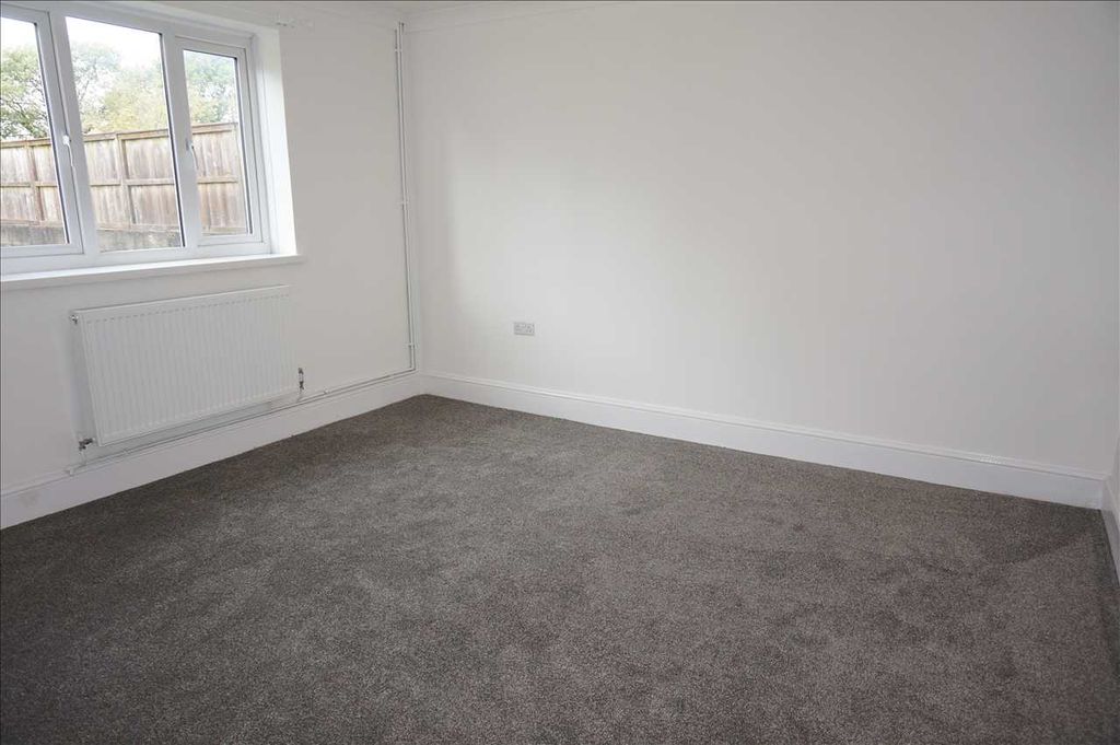 Property photo 3 of 11 Lounge