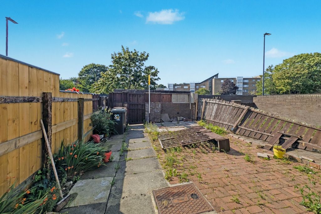 Property photo 2 of 15 32 Hadrian Court, Garth Thirtythree, Killingworth, Newcastle Upon Tyne, Ne12 6By