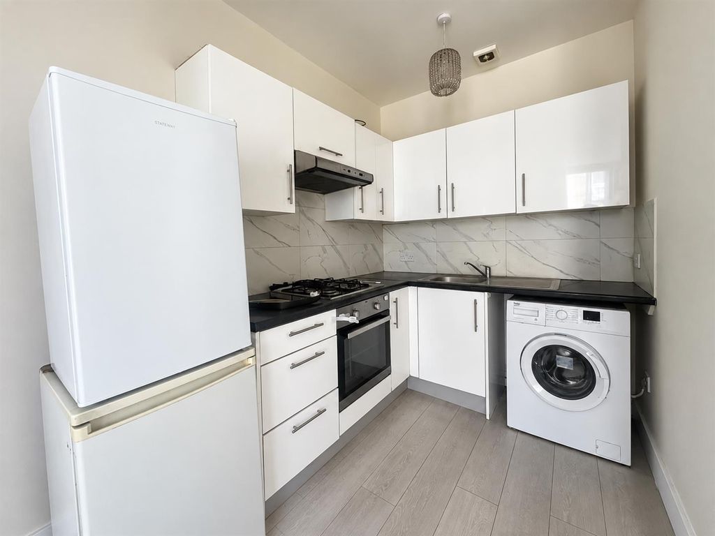 Property photo 2 of 7 Ddd09B3F-797F-4901-97c1-F8d83B995666.Png