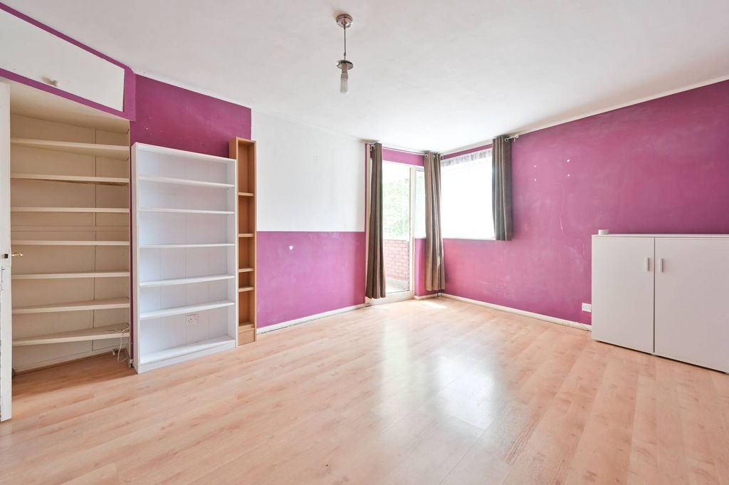 Property photo 2 of 8