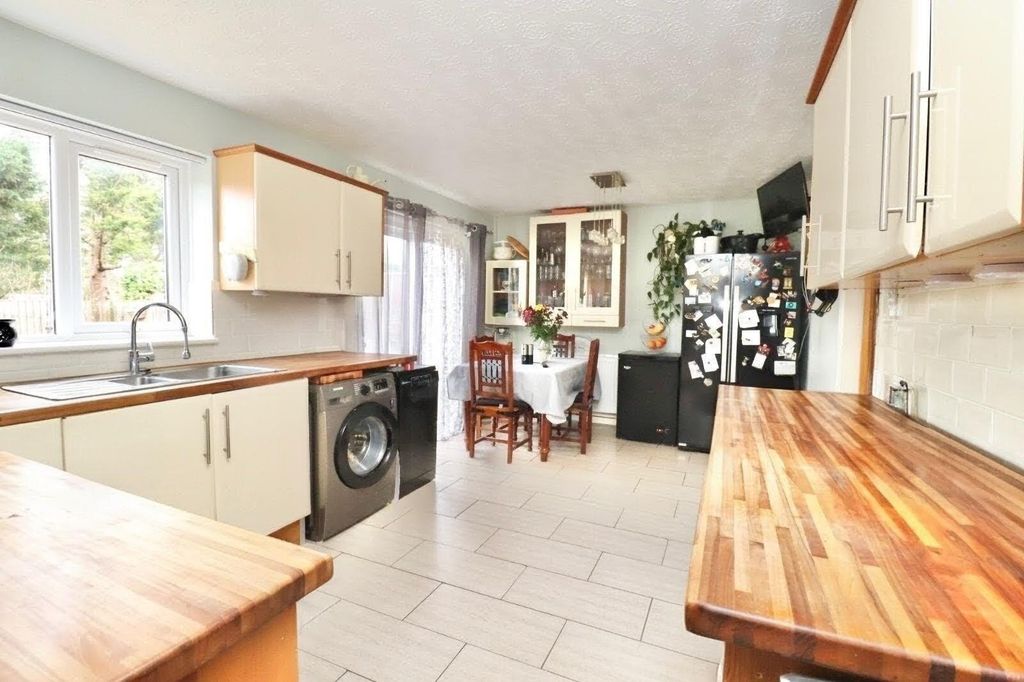 Property photo 2 of 15 Kitchen