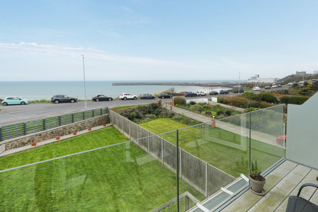 Property photo 2 of 18 Picture 2