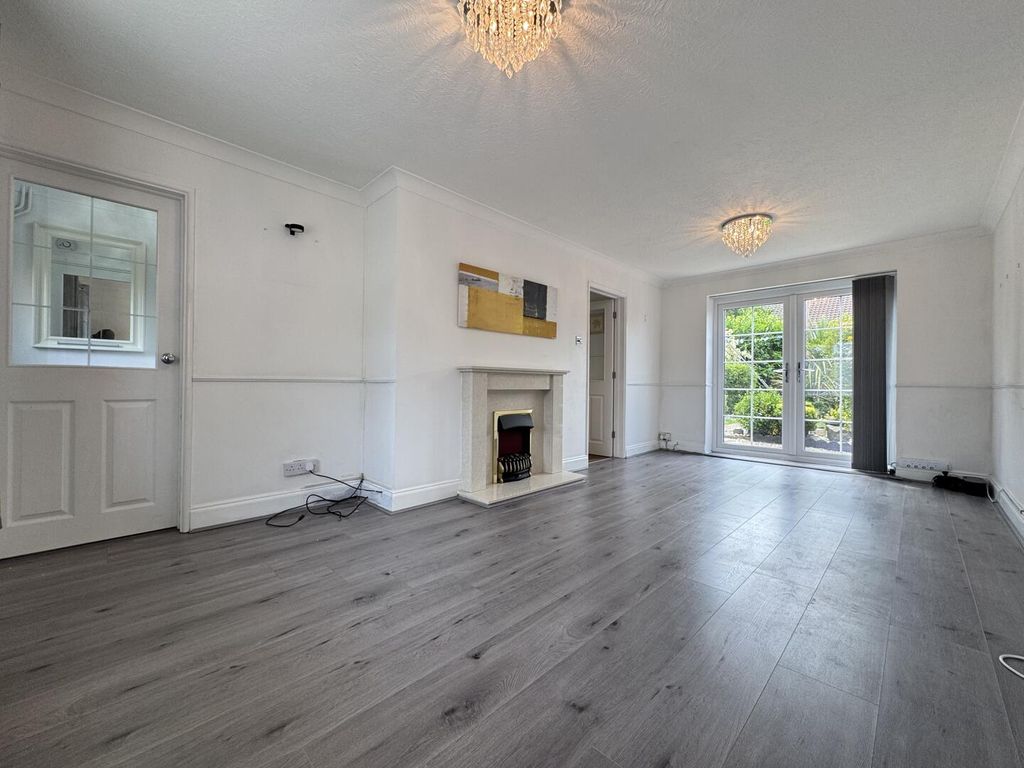 Property photo 2 of 31