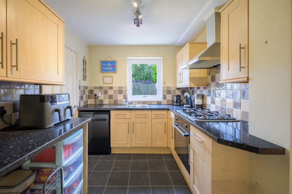 Property photo 2 of 32