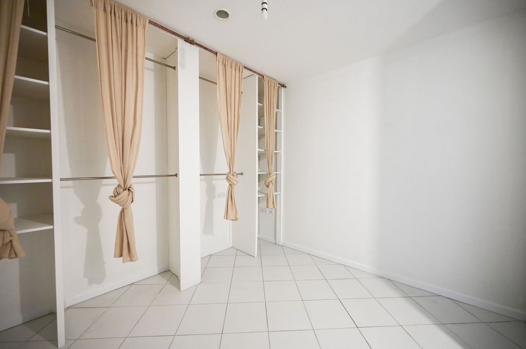 Property photo 3 of 8 Bedroom