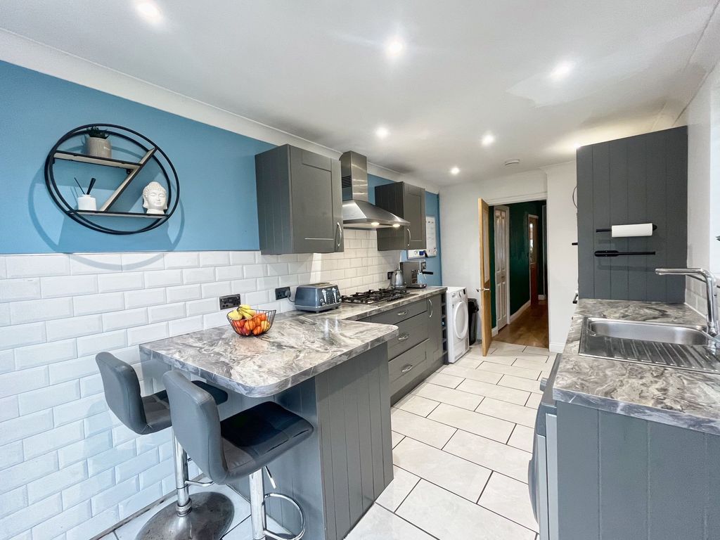 Property photo 3 of 21