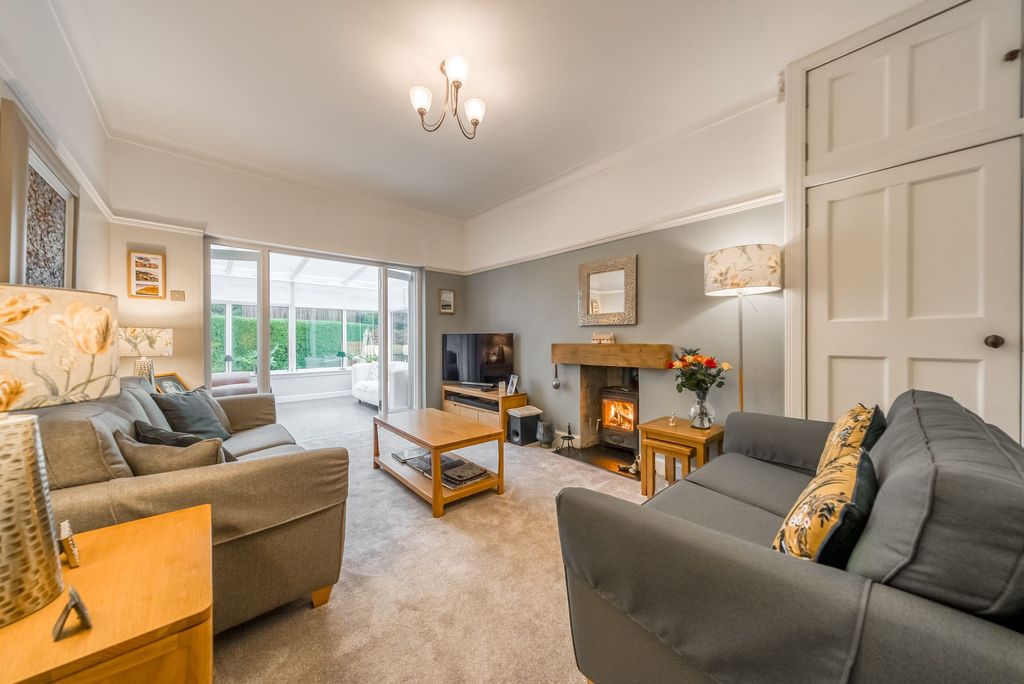 Property photo 2 of 31