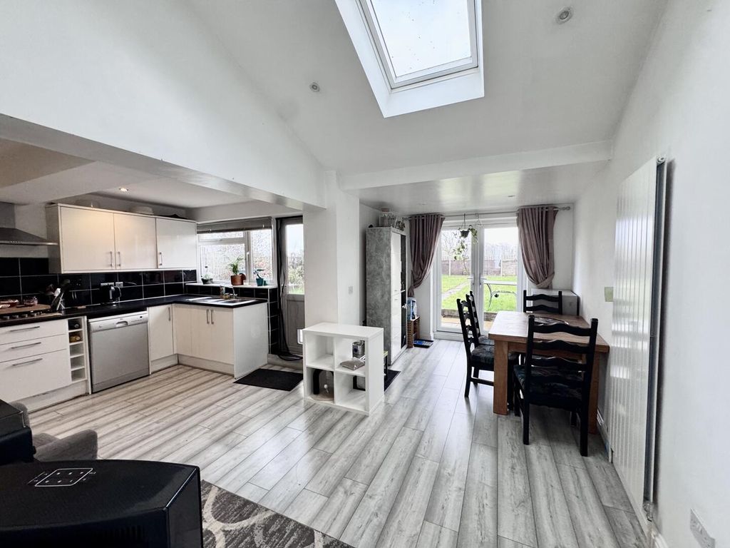 Property photo 2 of 19 Kitchen