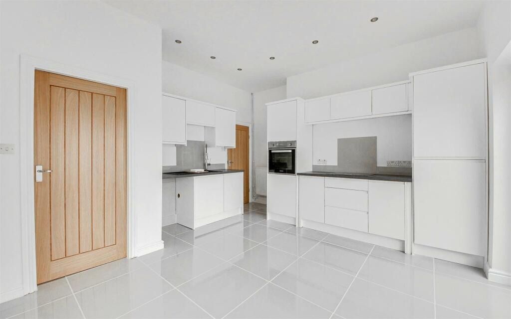Property photo 2 of 19 4309402