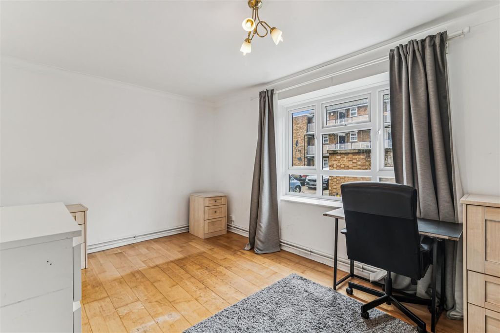 Property photo 2 of 11 For Sale - St Albans Avenue, W4