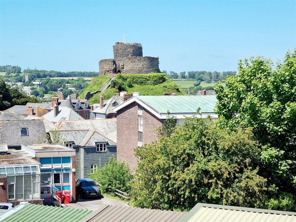Property photo 3 of 10 Castle.Jpg