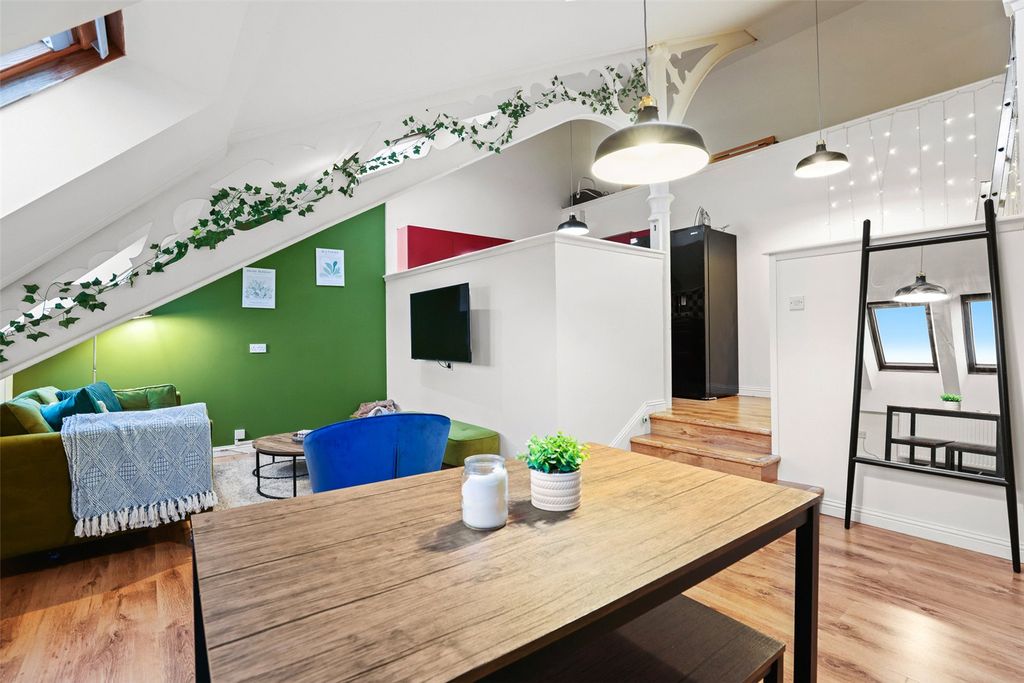 Property photo 2 of 12 Living/Dining