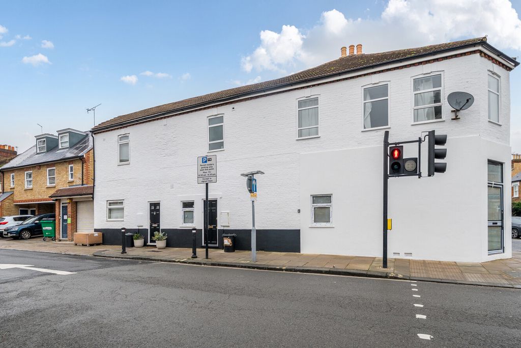 Property photo 1 of 9 1400566-1-696E25F...