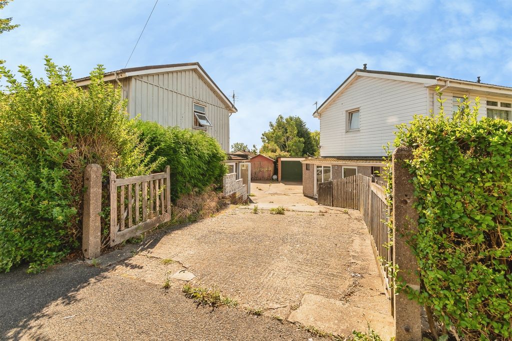 Property photo 2 of 20