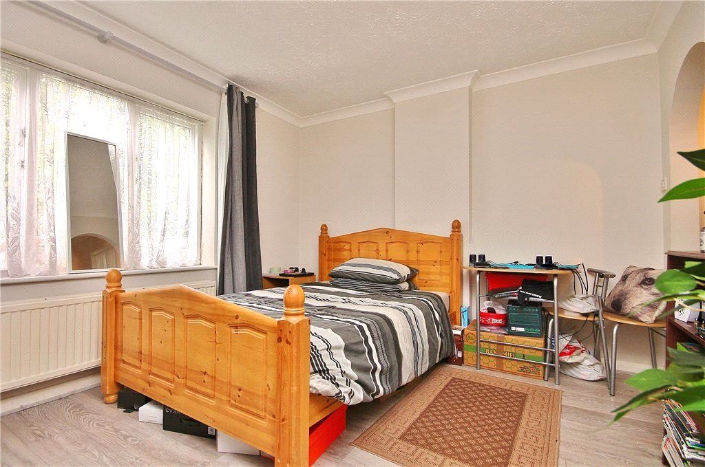 Property photo 3 of 8 Living Room/Bedroom