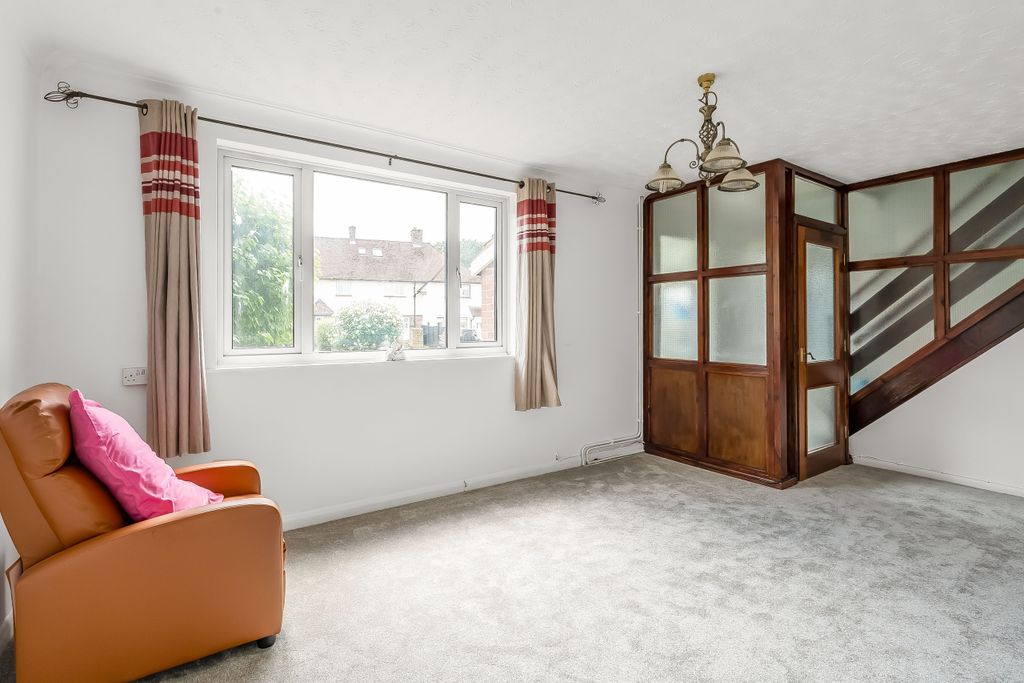 Property photo 3 of 21 31-Pollards-Oak-Road-27