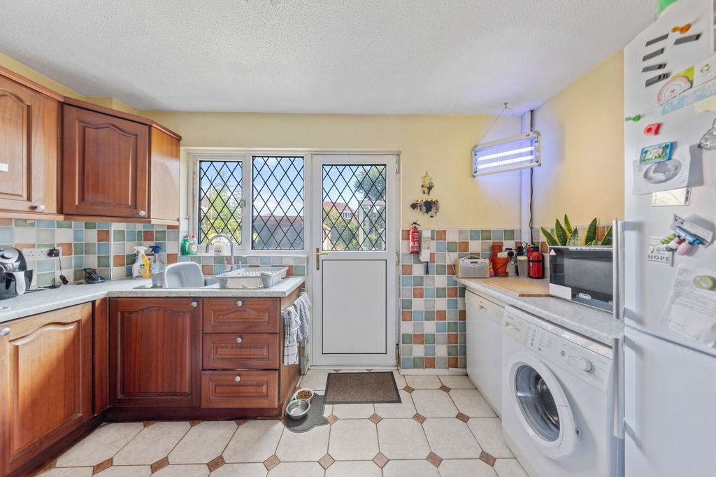 Property photo 2 of 25