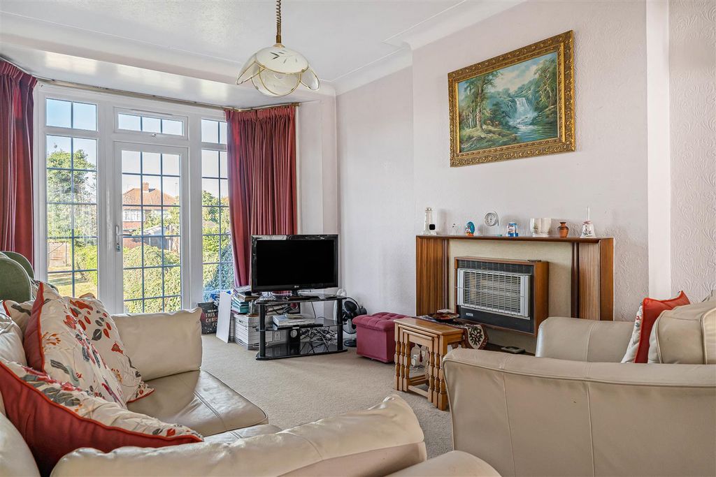 Property photo 3 of 16 18_89809.Jpg