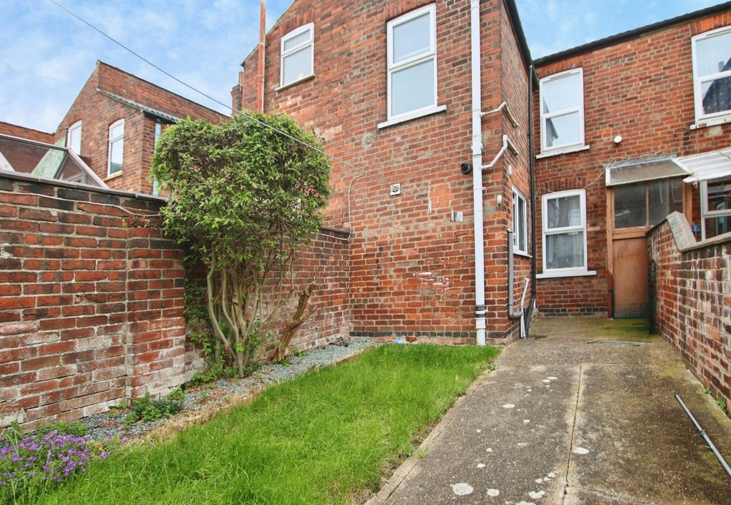Property photo 2 of 16 5131361