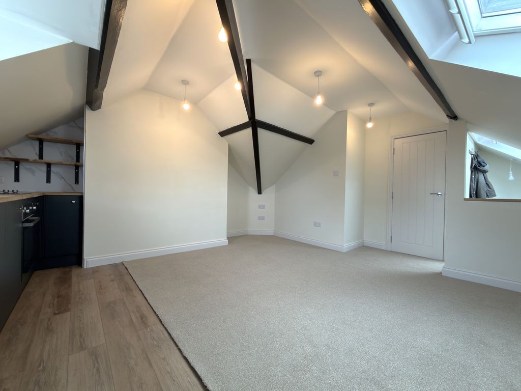 Property photo 3 of 8 Lounge