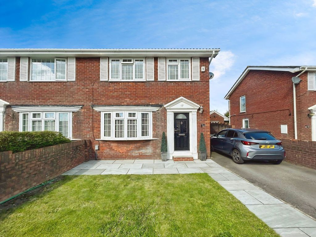 Property photo 1 of 32