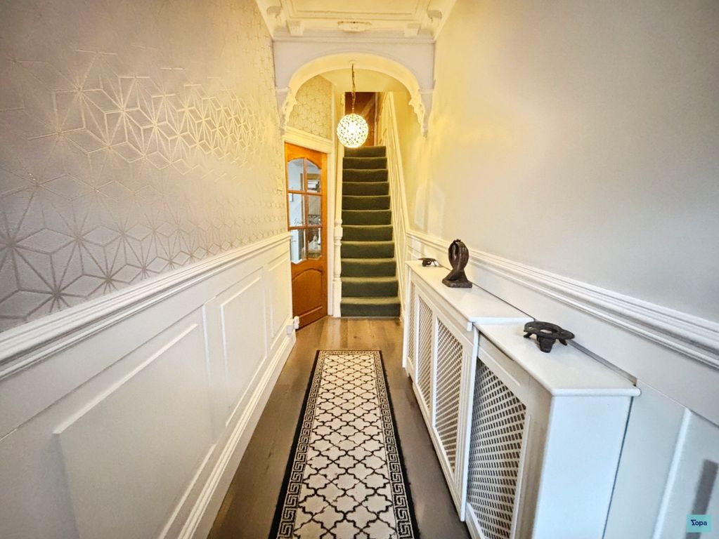 Property photo 2 of 21 2