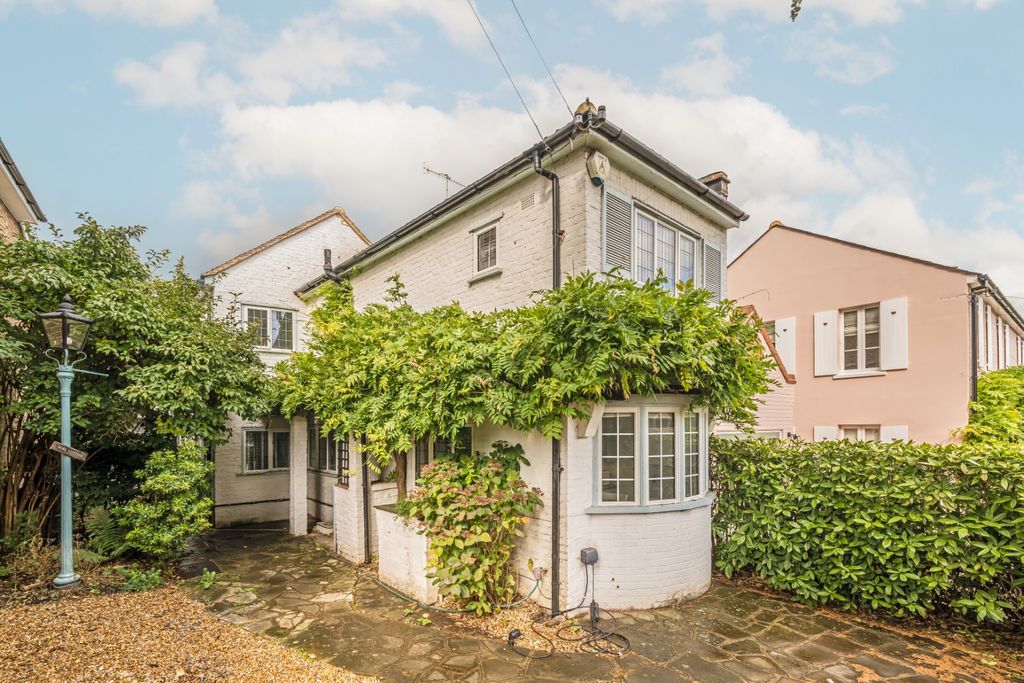 Property photo 2 of 18