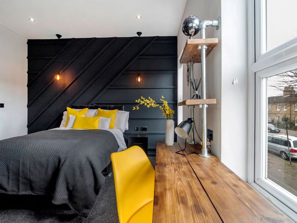 Property photo 3 of 35