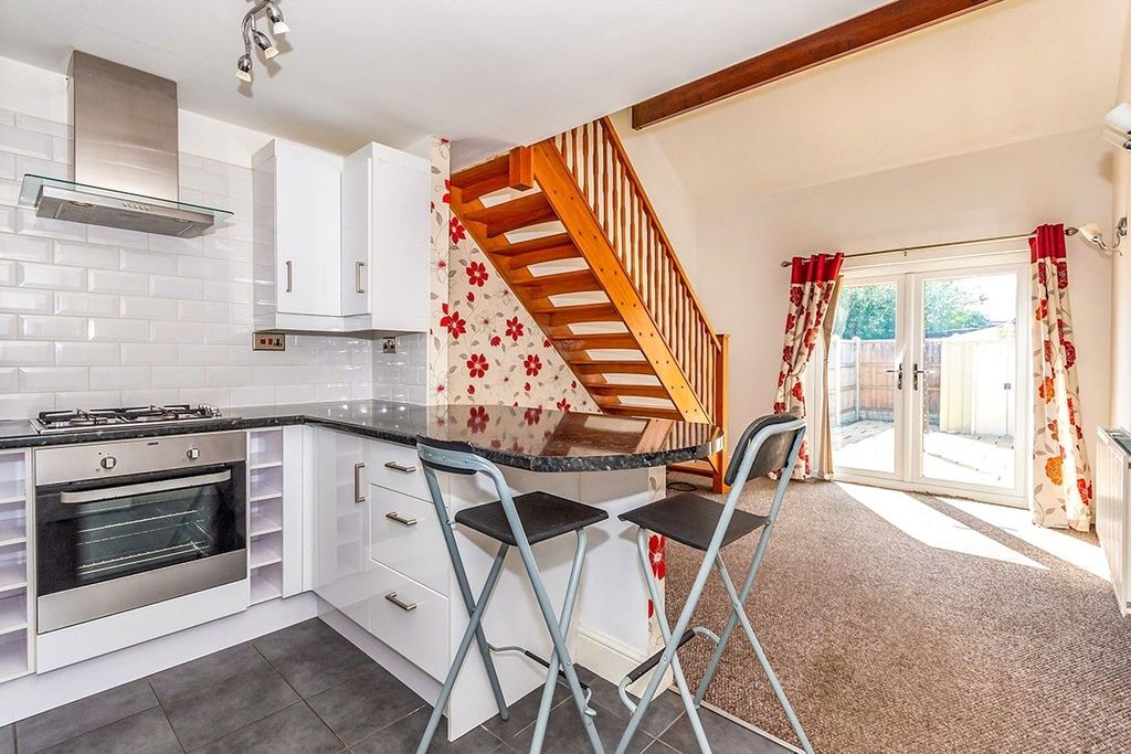 Property photo 3 of 8 Kitchen