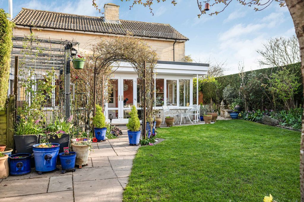 Property photo 2 of 26 Garden