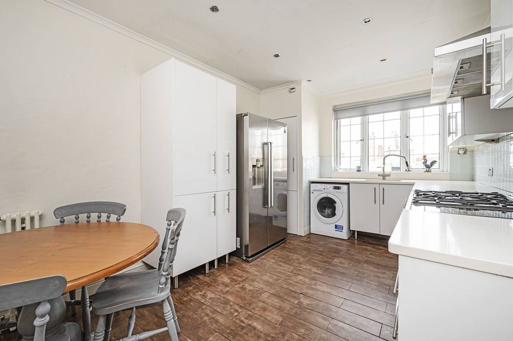 Property photo 1 of 8