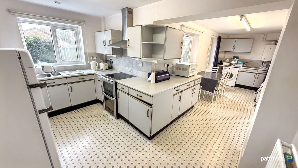 Property photo 3 of 34