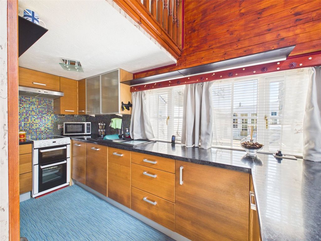 Property photo 3 of 9 Kitchen