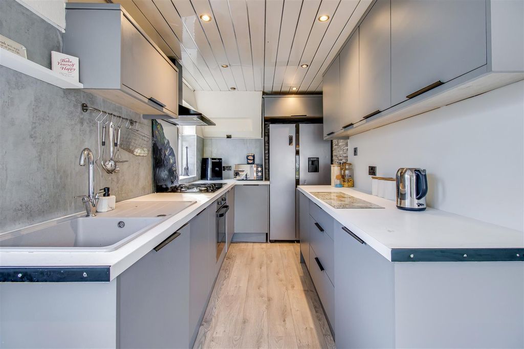 Property photo 3 of 14 Kitchen