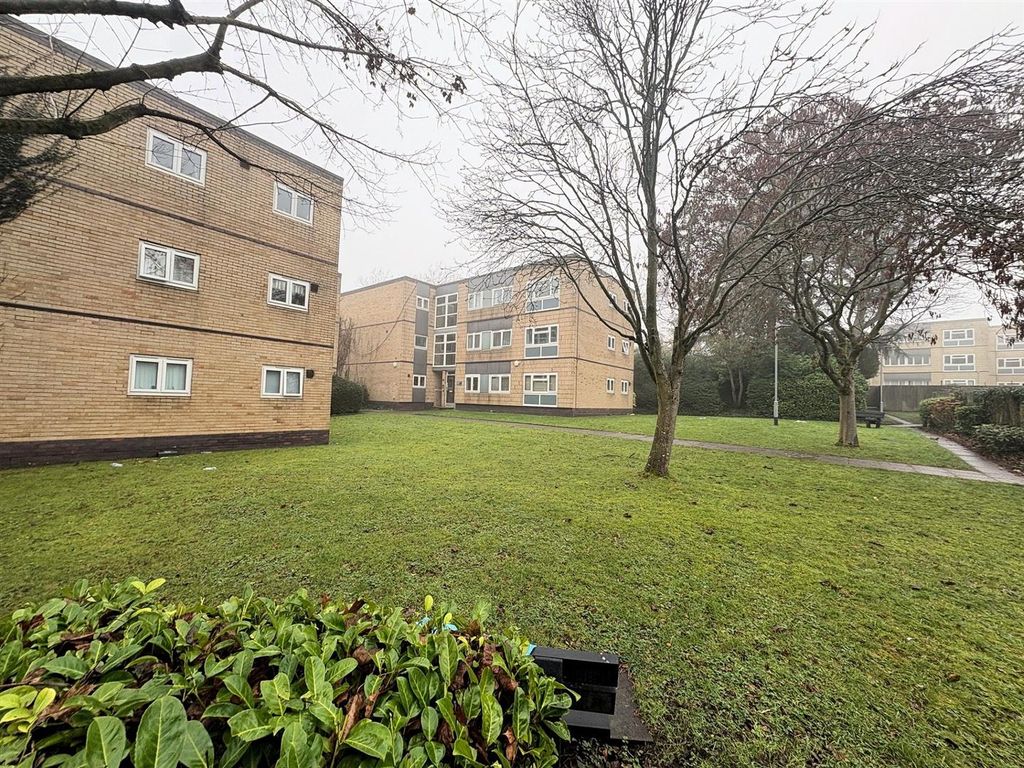 Property photo 1 of 10 Side Garden.Jpg