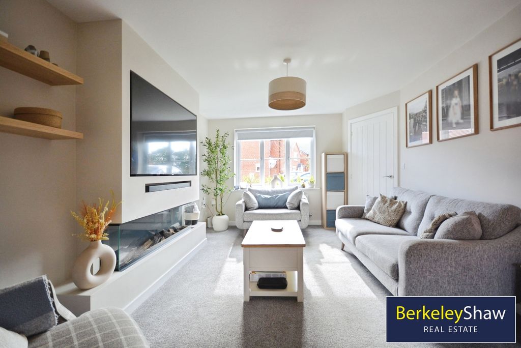 Property photo 2 of 19 Pbox-Img.Jpg