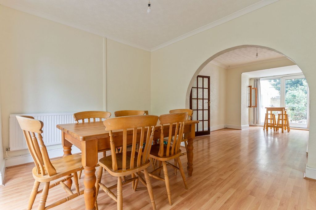 Property photo 2 of 19 7