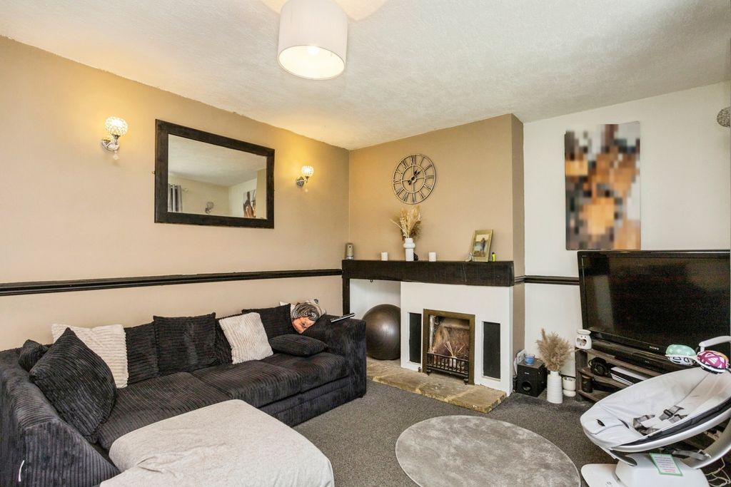 Property photo 3 of 17 Photo