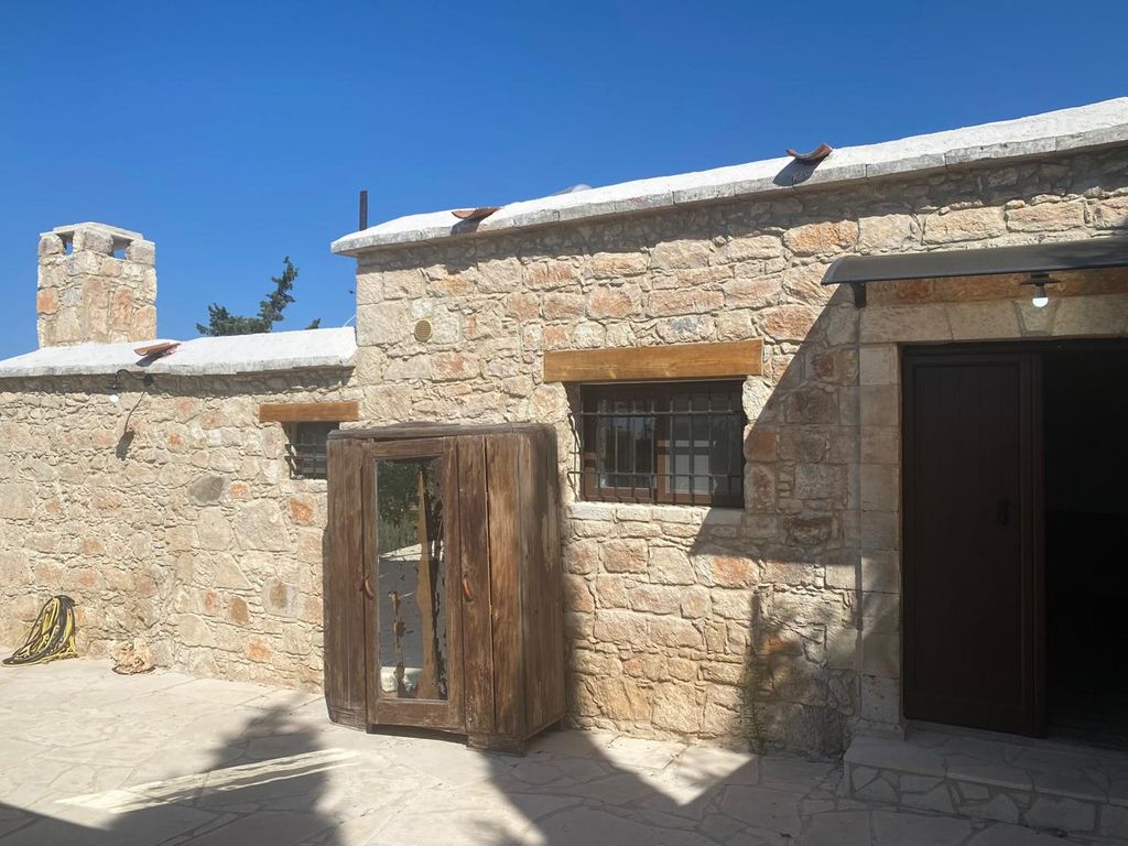 Property photo 3 of 35