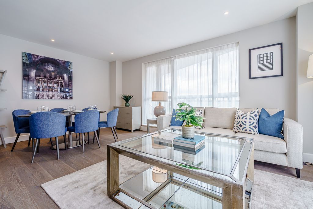 Property photo 1 of 15 2 Bed Flat To Rent