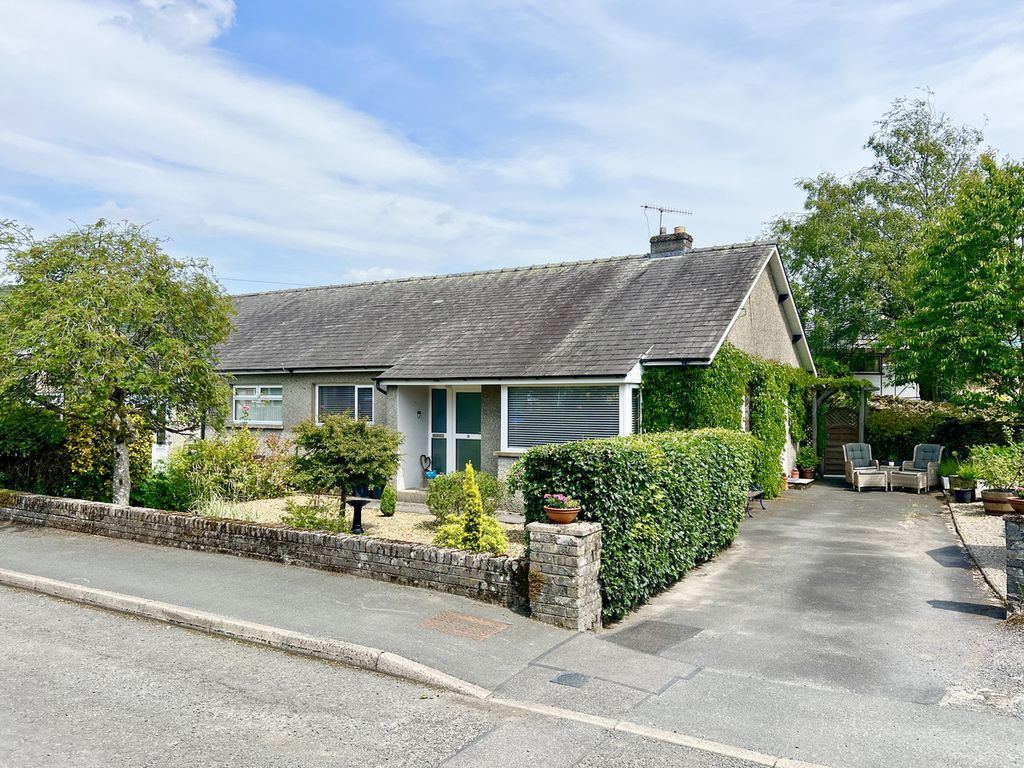Property photo 1 of 32
