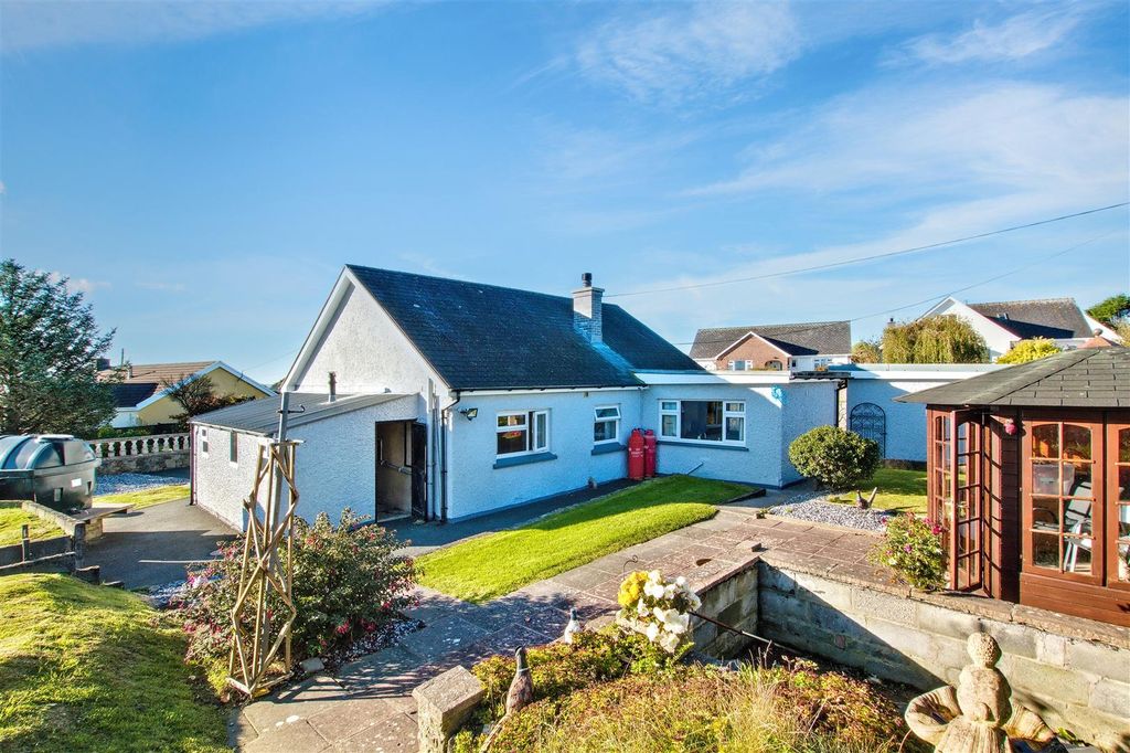 Property photo 2 of 34 Back