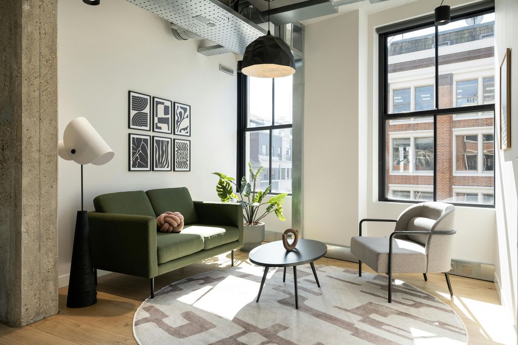 Property photo 2 of 15 80Clerkenwellrd313Rdflr.Jpg