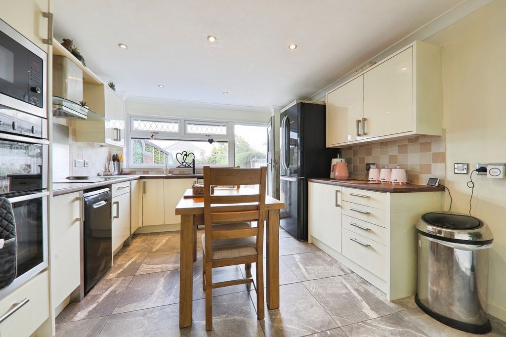 Property photo 2 of 10 4420724