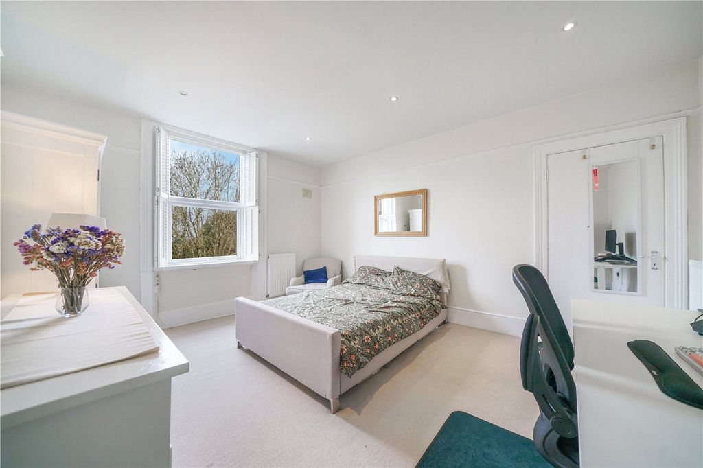 Property photo 3 of 12 Picture No. 10