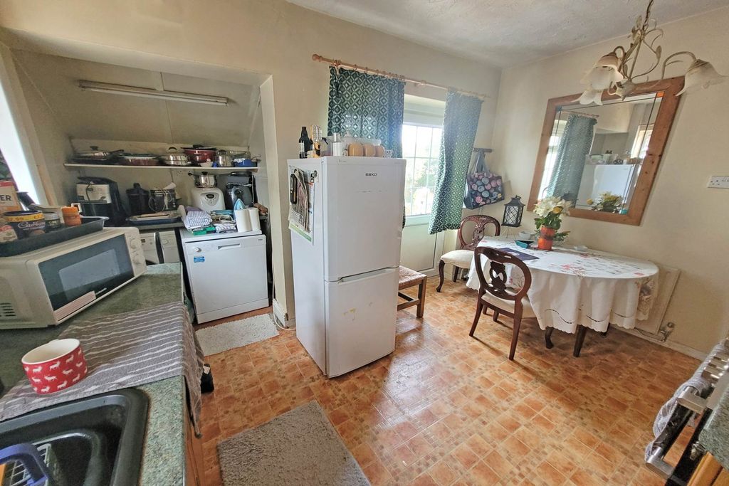 Property photo 3 of 13