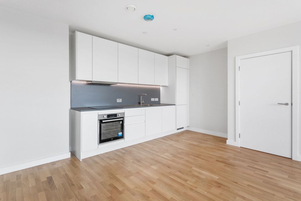 Property photo 3 of 14 Kitchen (Example)