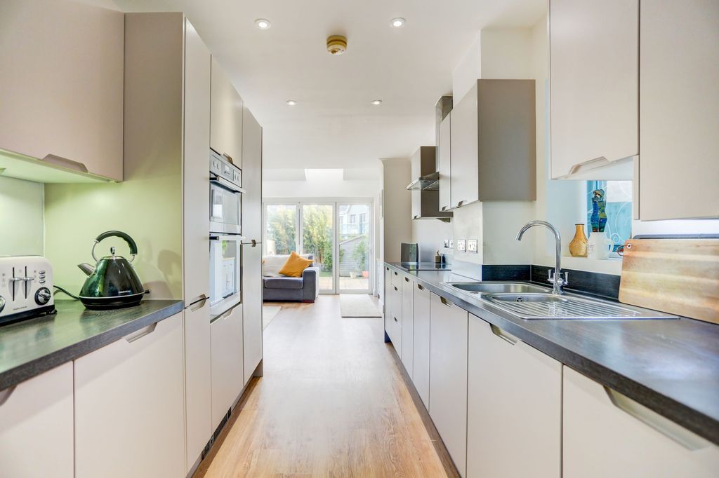 Property photo 3 of 27